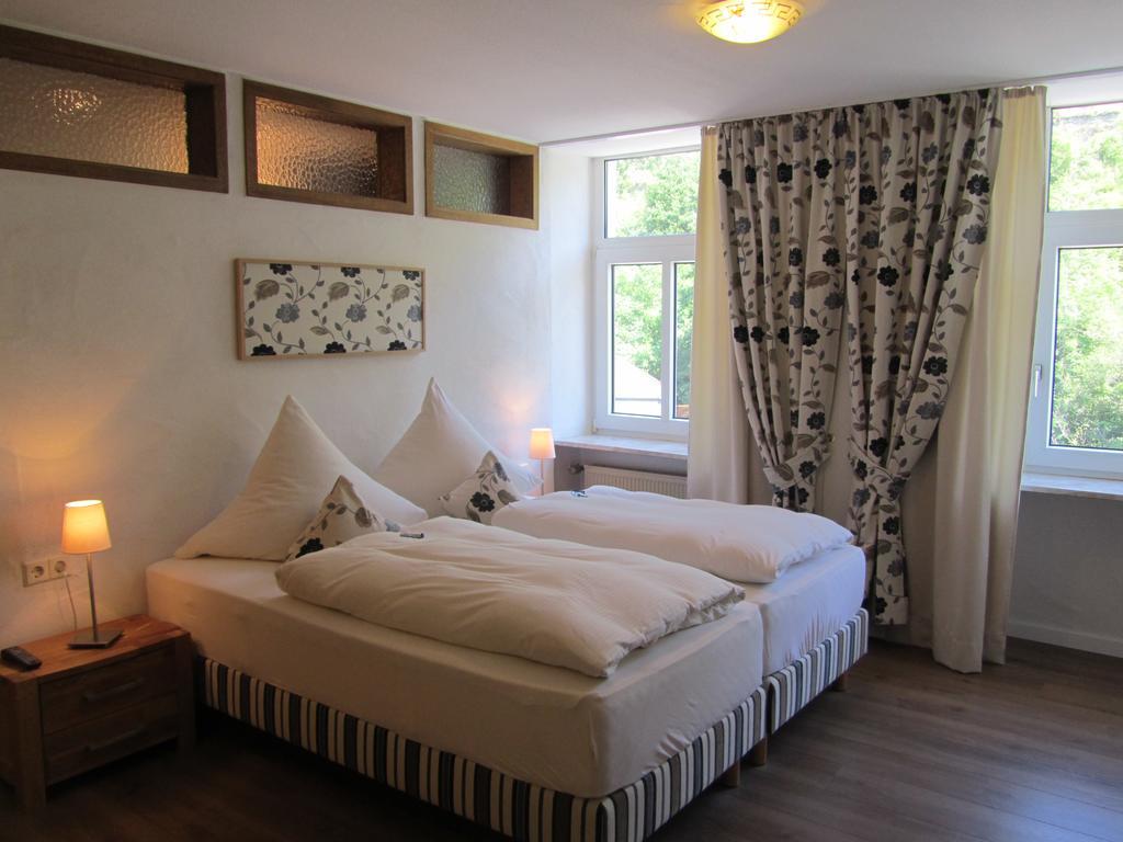 Moselland Hotel Im Enderttal Zum Onkel Willi Кохем Стая снимка