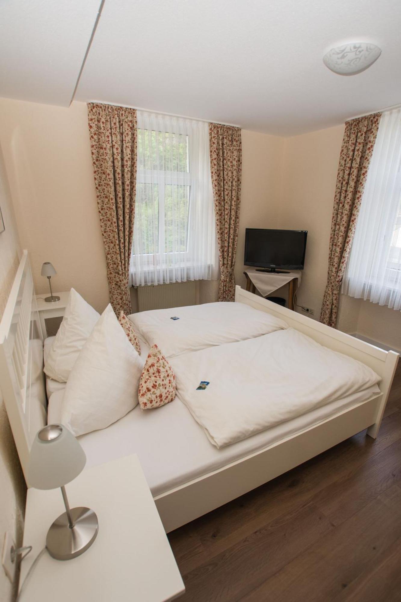 Moselland Hotel Im Enderttal Zum Onkel Willi Кохем Екстериор снимка